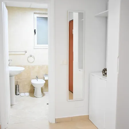 Click - アパート ティラナ