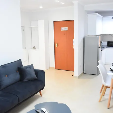 Click - アパート ティラナ