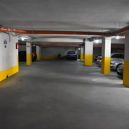 アパート Click -