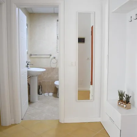 Click - ティラナ