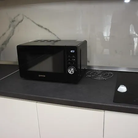 Click - アパート ティラナ