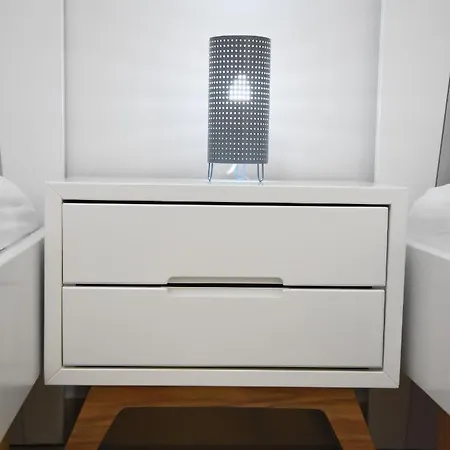 Click - ティラナ