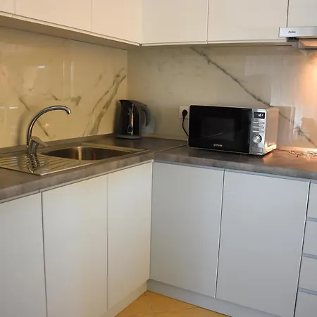 Click - アパート ティラナ